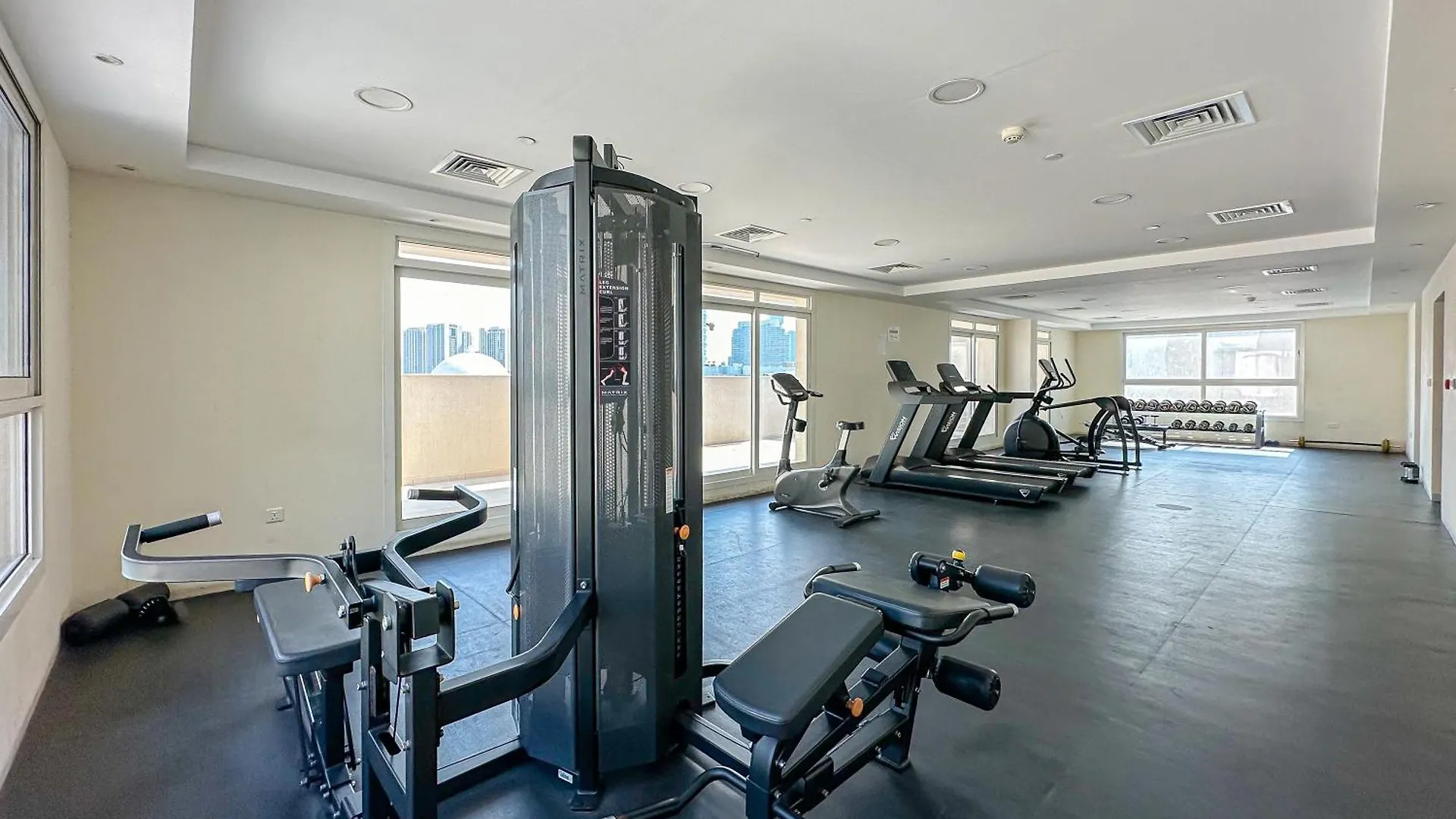 Marco Polo - Apartment With Garden, Spacious, Newly Furnished Dubai