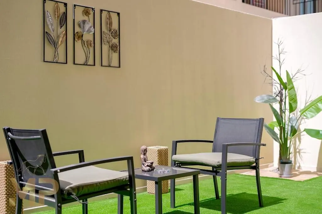 Marco Polo - Apartment With Garden, Spacious, Newly Furnished Dubai