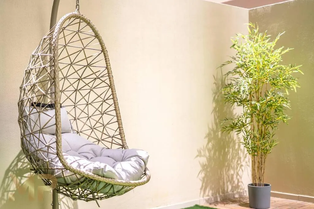 Marco Polo - Apartment With Garden, Spacious, Newly Furnished Dubai