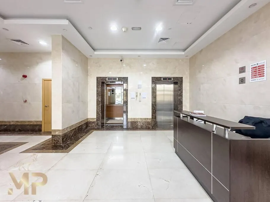 Marco Polo - Apartment With Garden, Spacious, Newly Furnished Dubai