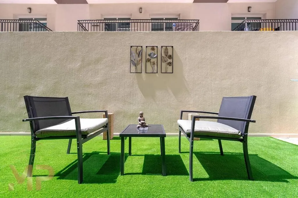 Marco Polo - Apartment With Garden, Spacious, Newly Furnished Dubai