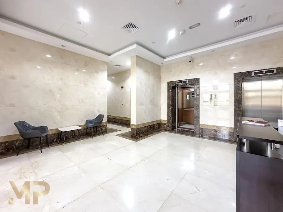 Marco Polo - Apartment With Garden, Spacious, Newly Furnished Dubai