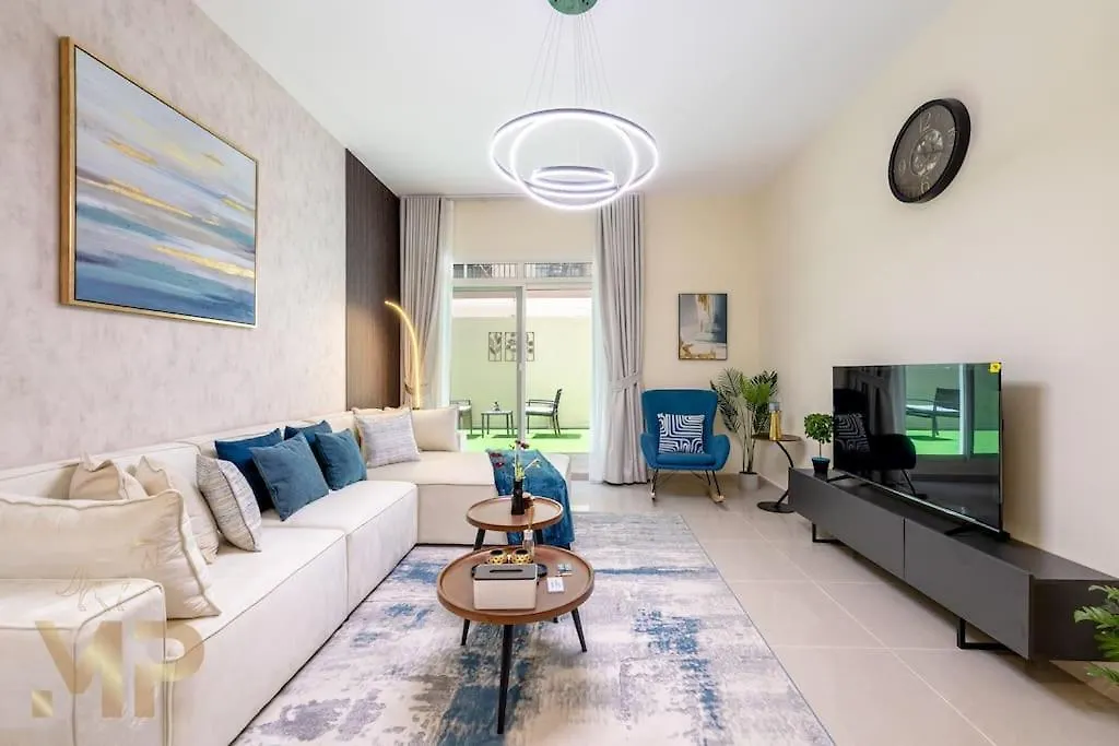 Marco Polo - Apartment With Garden, Spacious, Newly Furnished Dubai